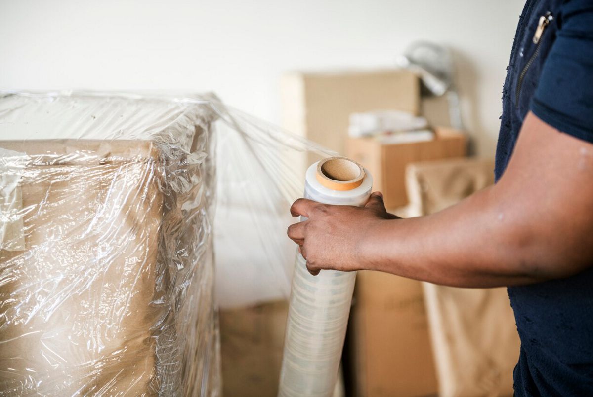 emballage de cartons par un déménageur